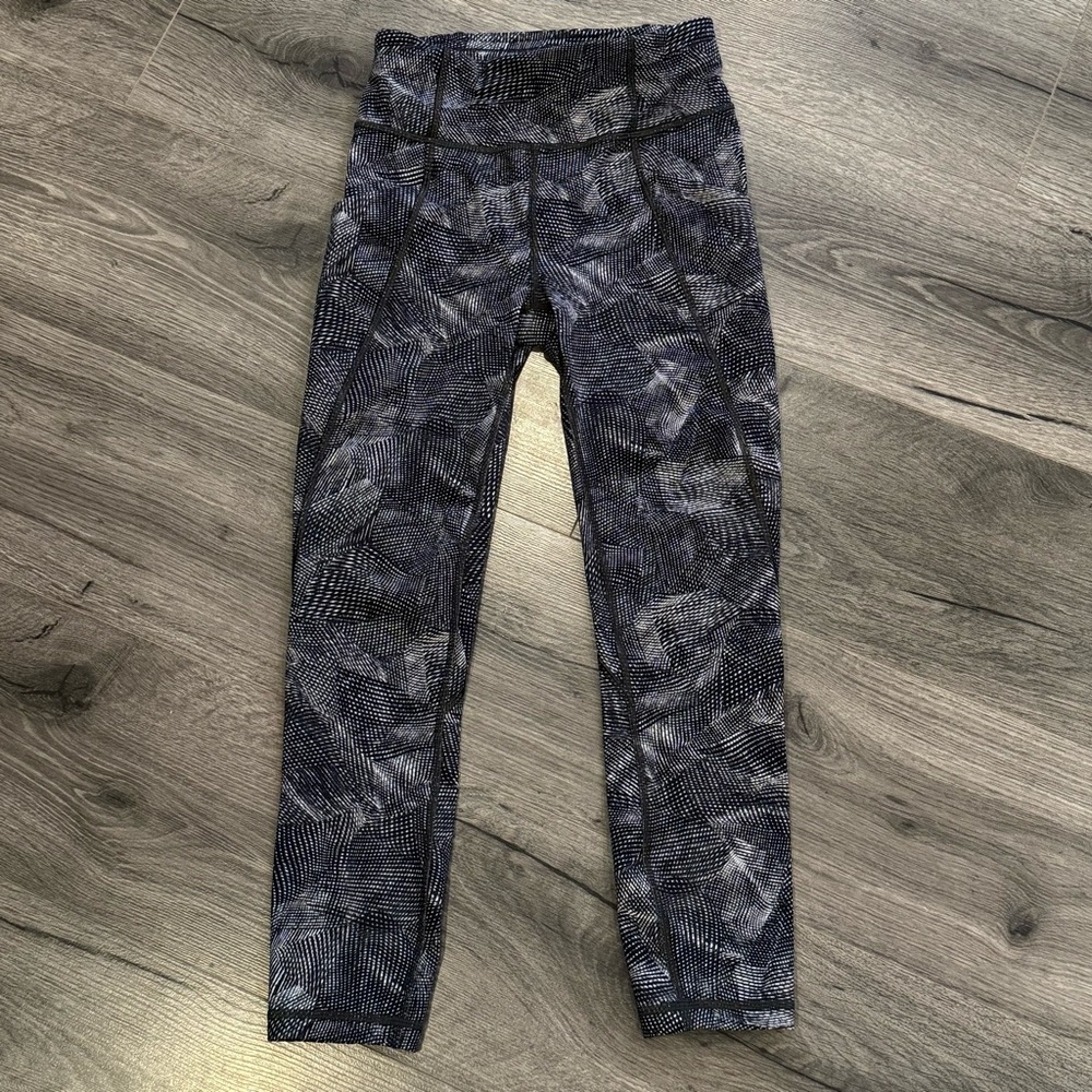 Lululemon leggings - Stylish and Trendy Black & Gray Conformable athletic Run